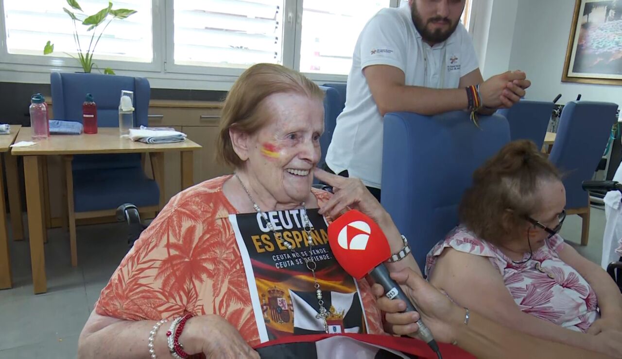 Los ancianos ceut&iacute;es alientan a una ciudad que no se rinde