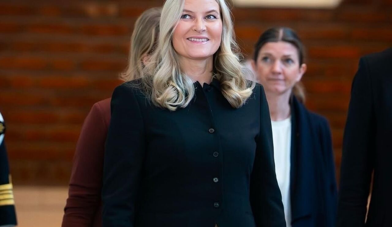 Ausencia de la reina en la coronaci&oacute;n del nuevo rey de Noruega