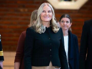 Ausencia de la reina en la coronaci&oacute;n del nuevo rey de Noruega