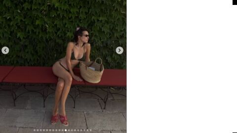 La influencer Jeanne Damas con unas sandalias de estilo abuela