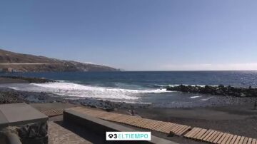 Canarias estrena el mes de septiembre con calor, calima y fuerte oleaje