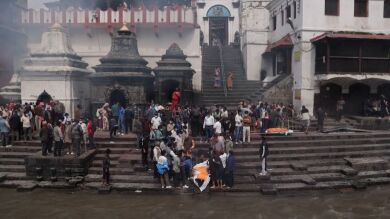 Nepal busca supervivientes bajo el barro y la cifra de muertos supera el millar