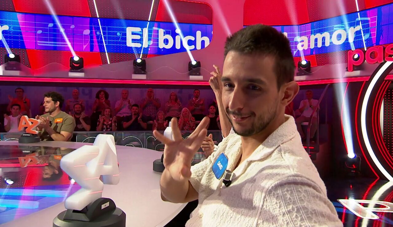A David le pica &lsquo;El bichito del amor&rsquo; en La Pista&hellip; &iexcl;al escuchar a El Fary!