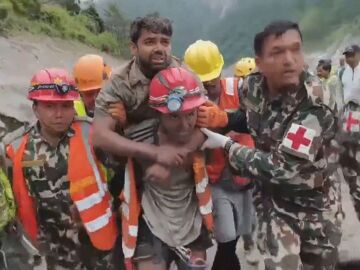 Rescate riada Nepal