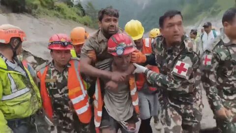 Rescate riada Nepal