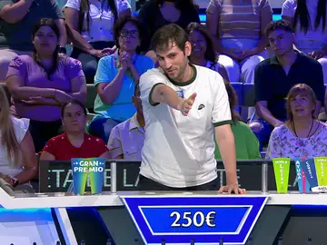 Alberto se la juega en el panel con bote de La ruleta de la suerte Alberto se la juega en el panel con bote de La ruleta de la suerte