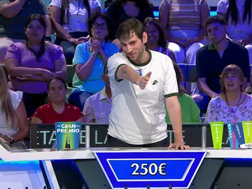 Alberto se la juega en el panel con bote de La ruleta de la suerte Alberto se la juega en el panel con bote de La ruleta de la suerte