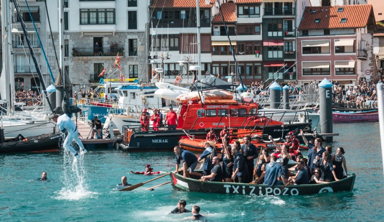 Muere un joven tras caer de una valla en el D&iacute;a de los Gansos en Vizcaya y suspenden el resto de actos festivos 