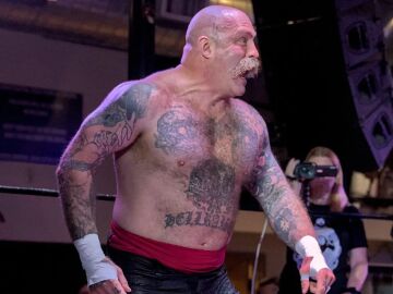 Muere un luchador profesional al desplomarse en pleno ring durante un combate