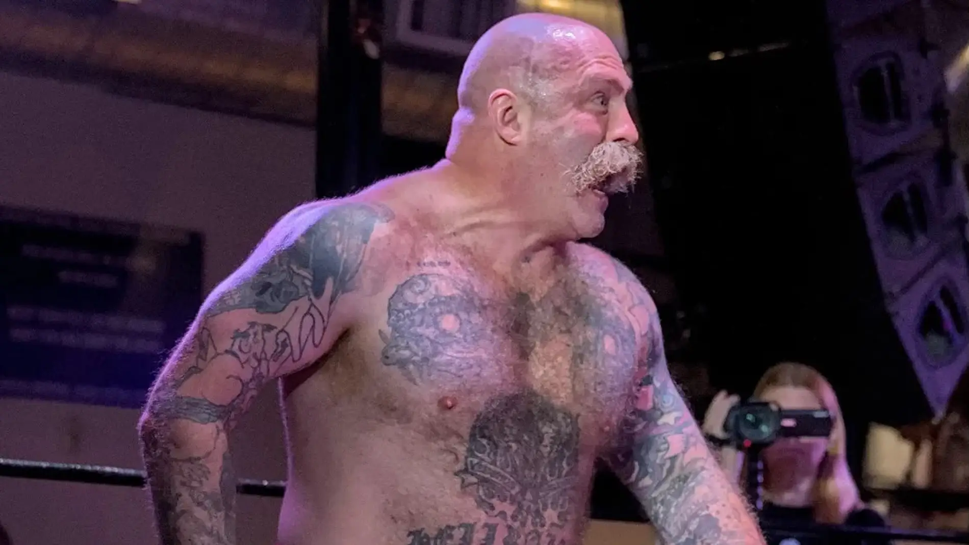 Muere un luchador profesional al desplomarse en pleno ring durante un combate Muere un luchador profesional al desplomarse en pleno ring durante un combate