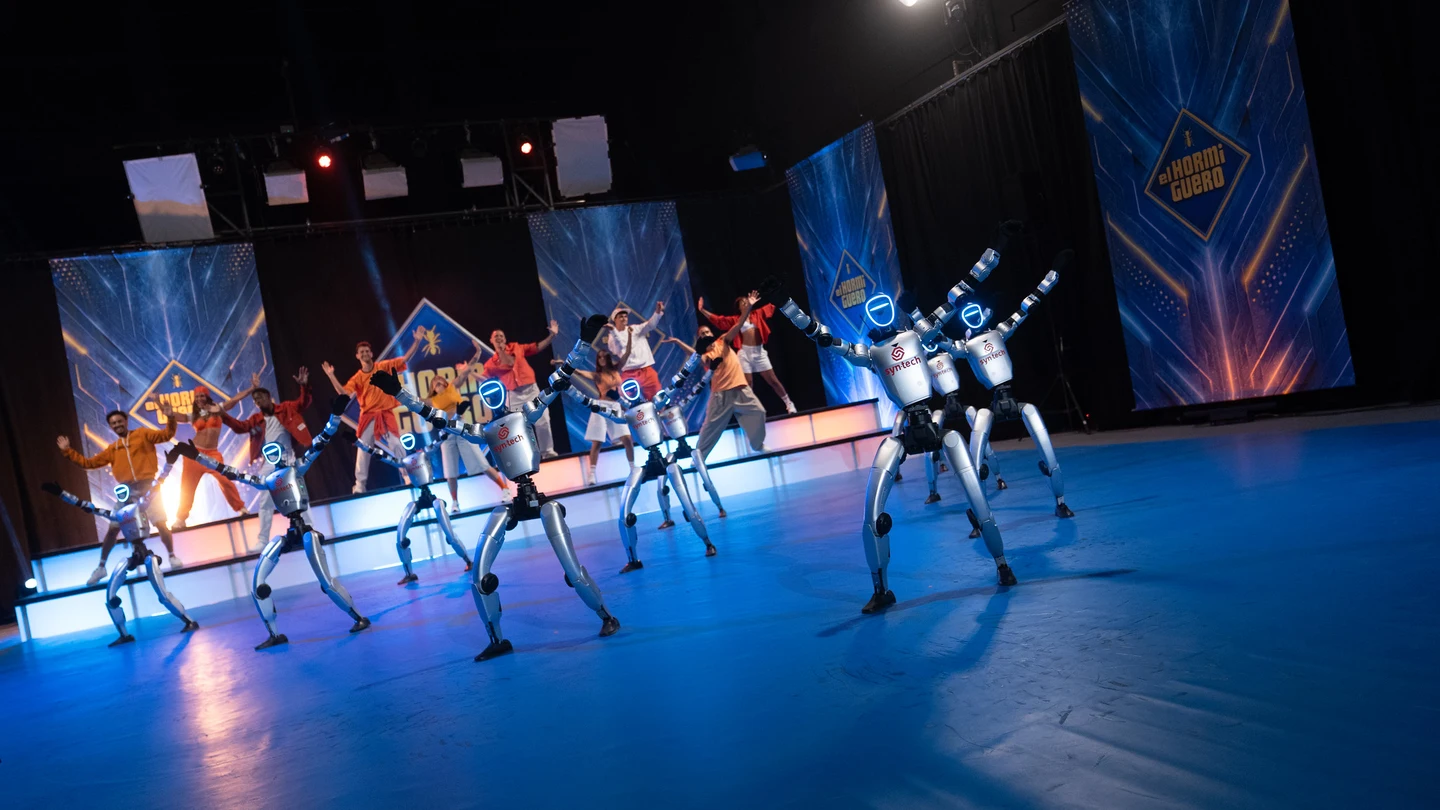 La espectacular coreografía entre robots y bailarines para dar comienzo a la temporada 21 de El Hormiguero La espectacular coreografía entre robots y bailarines para dar comienzo a la temporada 21 de El Hormiguero