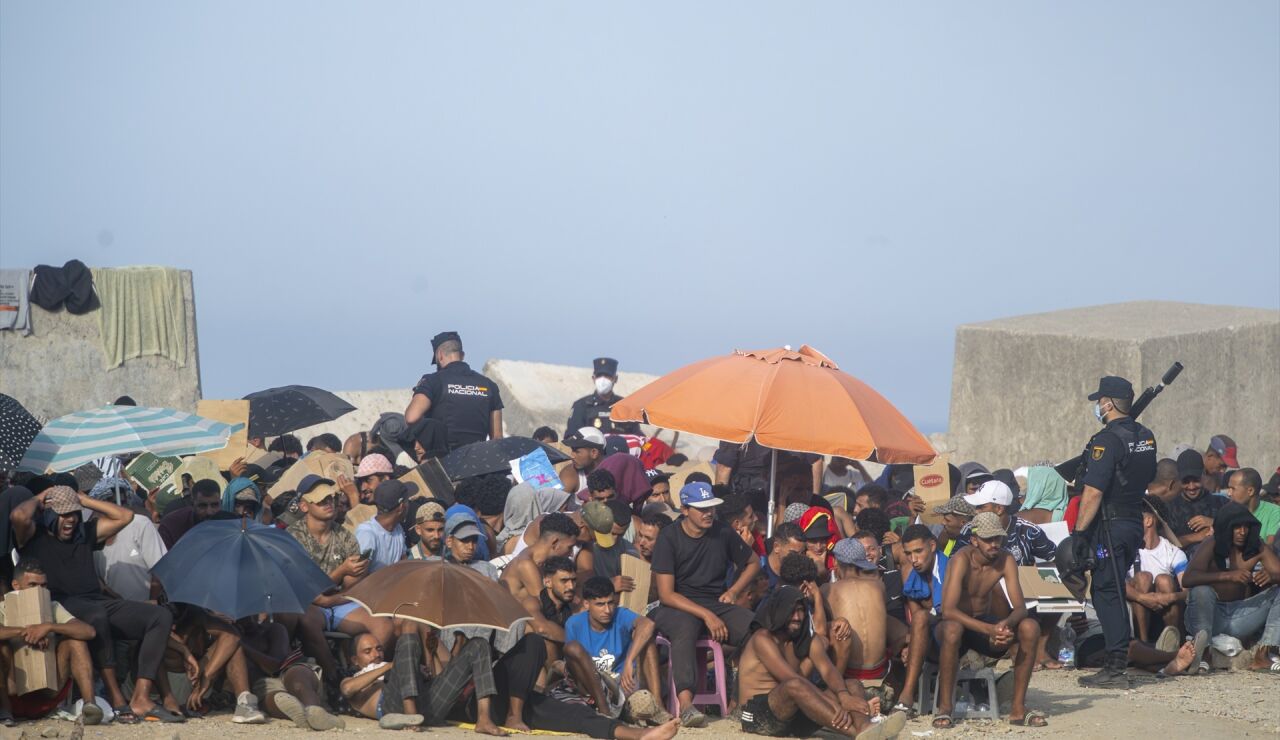 Decenas de migrantes en la playa de El Trampol&iacute;n