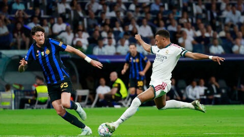 El primer gol de Mbapp&eacute; al Inter de Mil&aacute;n