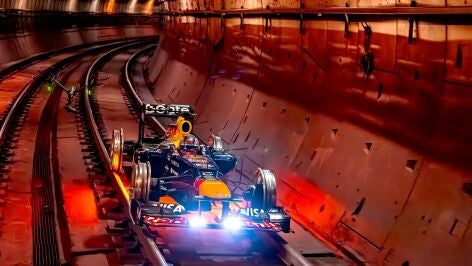 El RB8 por los ra&iacute;les del Metro de Madrid