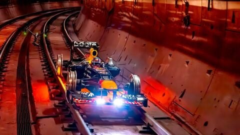 El RB8 por los ra&iacute;les del Metro de Madrid