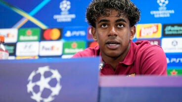 Lamine Yamal en rueda de prensa antes de la Champions