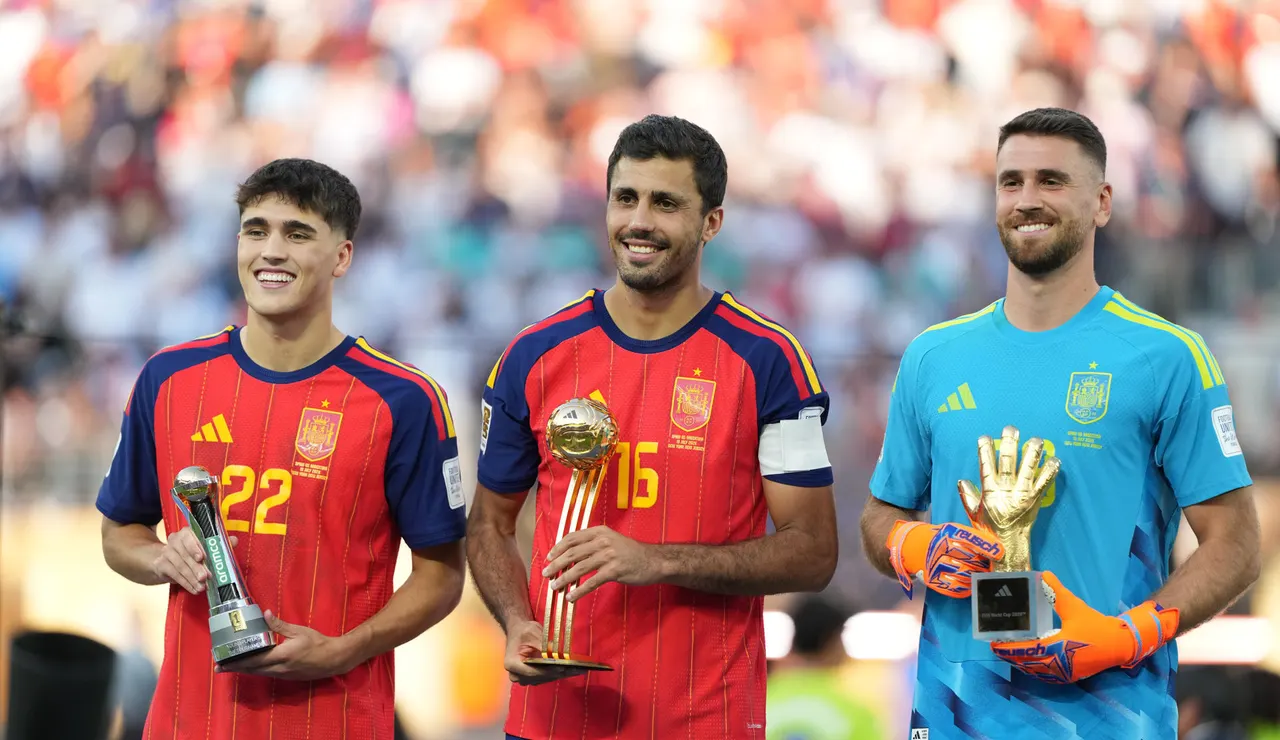 Cubarsí, Rodri y Unai Simón, premiados en el Mundial 2026