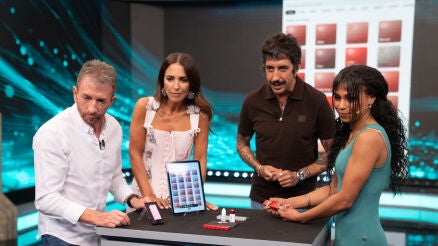 Marron sorprende a Paula Echevarr&iacute;a con las u&ntilde;as que cambian de color... &iexcl;con s&oacute;lo tocarlas!