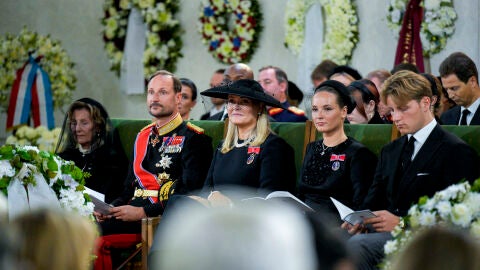 Familia real noruega en el funeral del rey Harald V