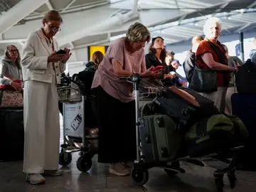 El caos aéreo se extiende por Reino Unido tras un fallo técnico El caos aéreo se extiende por Reino Unido tras un fallo técnico