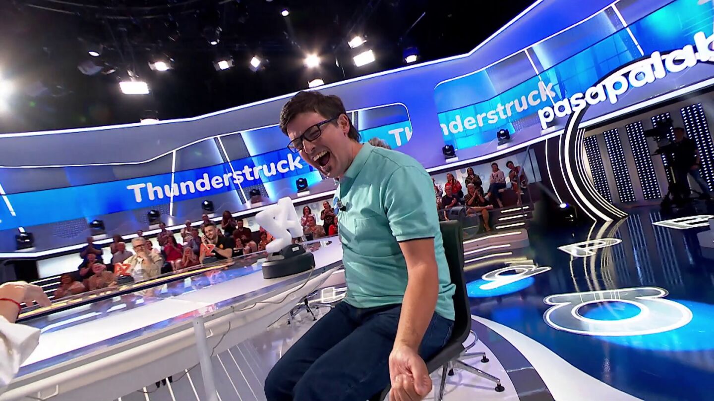 Moisés, rockero total en La Pista: desmelenado con su pleno al ritmo de ‘Thunderstruck’