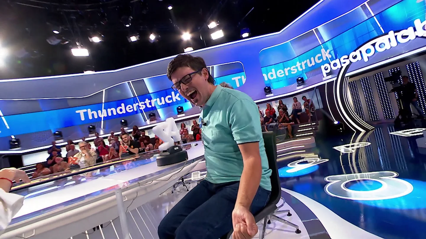 Moisés, rockero total en La Pista: desmelenado con su pleno al ritmo de ‘Thunderstruck’ Moisés, rockero total en La Pista: desmelenado con su pleno al ritmo de ‘Thunderstruck’