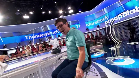 Moisés, rockero total en La Pista: desmelenado con su pleno al ritmo de ‘Thunderstruck’ Moisés, rockero total en La Pista: desmelenado con su pleno al ritmo de ‘Thunderstruck’