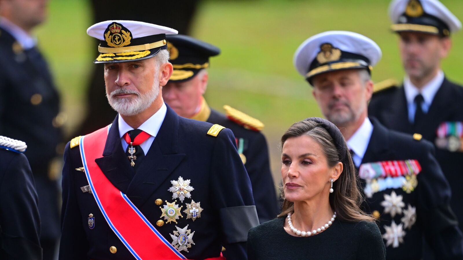 Felipe VI y Letizia acompañan a Haakon VIII y su familia en el funeral de Harald V en Oslo