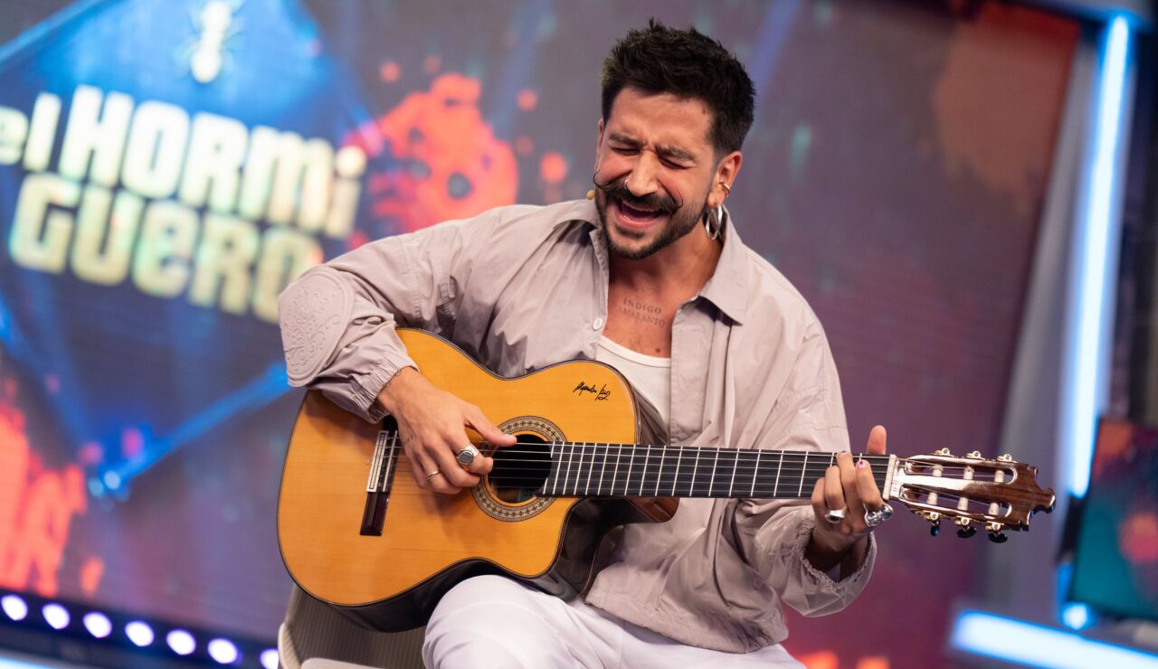 Camilo irrumpe por sorpresa en El Hormiguero y canta en directo uno de sus últimos temas Alt imagen