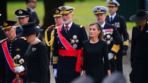 Felipe VI y Letizia en el funeral de Harald V en Oslo