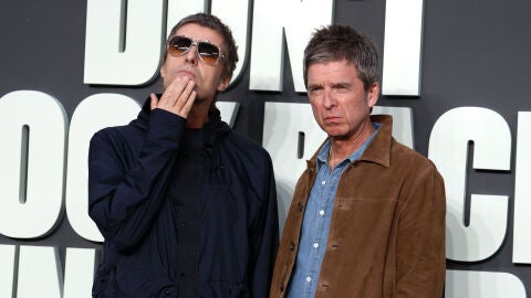 07 September 2026, United Kingdom, London: The Gallagher brothers, Liam and Noel of the band Oasis, pose as they arrive for the UK premiere of the film "Oasis: Don't Look Back In Anger" at Cineworld Leicester Square. Photo: Fred Duval/SOPA Images via ZUMA Press Wire/dpa Fred Duval/SOPA Images via ZUMA / DPA 07/09/2026 ONLY FOR USE IN SPAIN