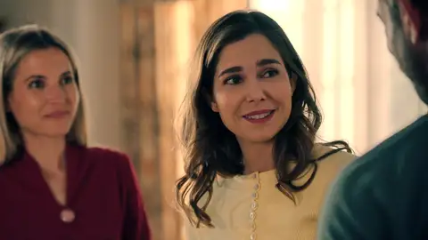 Begoña, rota por dentro, fuerza una sonrisa al conocer los planes de boda de Andrés y Valentina Begoña, rota por dentro, fuerza una sonrisa al conocer los planes de boda de Andrés y Valentina