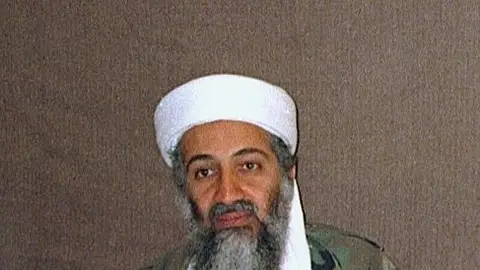 Así fue la "caza" de bin Laden Bin laden, durante una entrevista en 2001