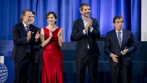 El presidente del grupo Atresmedia, Jos&eacute; Crehueras, junto a Isabel D&iacute;az Ayuso, Ernest Urtasun y Jos&eacute; Luis Mart&iacute;nez-Almeida