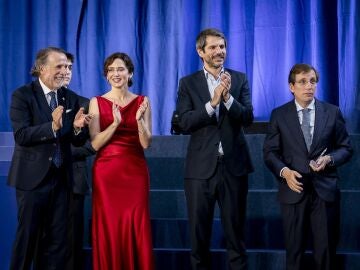 El presidente del grupo Atresmedia, Jos&eacute; Crehueras, junto a Isabel D&iacute;az Ayuso, Ernest Urtasun y Jos&eacute; Luis Mart&iacute;nez-Almeida