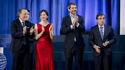 El presidente del grupo Atresmedia, José Crehueras, junto a Isabel Díaz Ayuso, Ernest Urtasun y José Luis Martínez-Almeida El presidente del grupo Atresmedia, José Crehueras, junto a Isabel Díaz Ayuso, Ernest Urtasun y José Luis Martínez-Almeida
