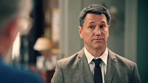 Gabriel trunca la celebración familiar con la peor de las noticias: “Vamos a dejar de producir los perfumes De la Reina” Gabriel trunca la celebración familiar con la peor de las noticias: “Vamos a dejar de producir los perfumes De la Reina”