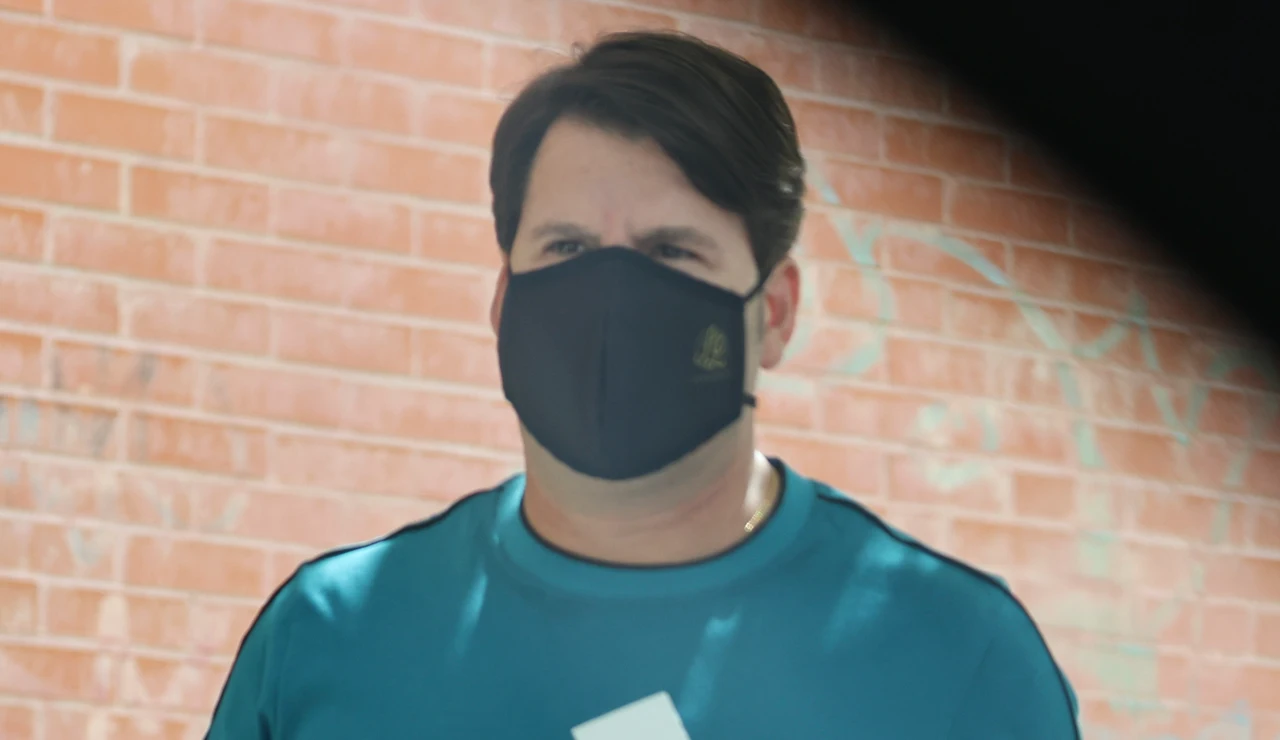 Lucas González, exmiembro del dúo Andy y Lucas, con mascarilla tras su operación de nariz