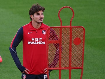  Juli&aacute;n Alvarez, en un entrenamiento del Atl&eacute;tico de Madrid