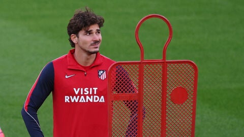  Juli&aacute;n Alvarez, en un entrenamiento del Atl&eacute;tico de Madrid