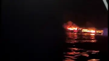 Barco de pasajeros incendiado en Filipinas Barco de pasajeros incendiado en Filipinas