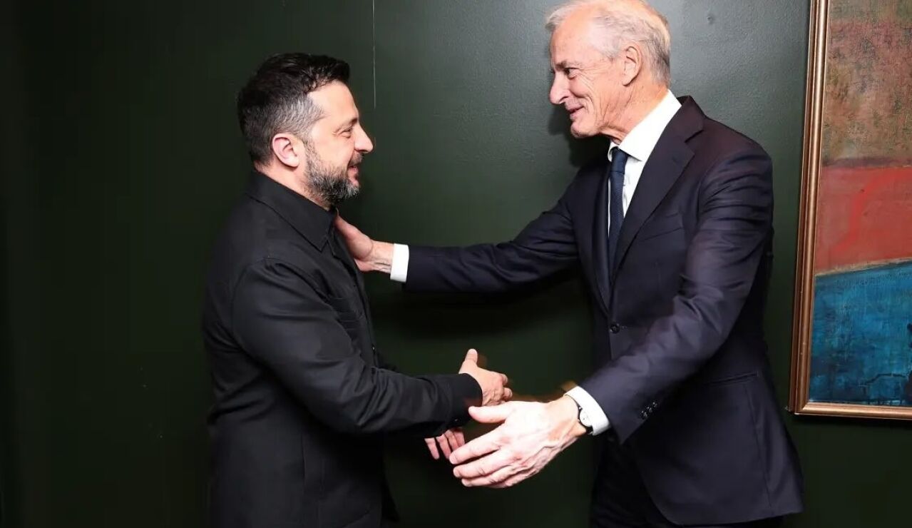 El presidente de Ucrania, Volodimir Zelenski, y el primer ministro de Noruega, Jonas Gahr Store.