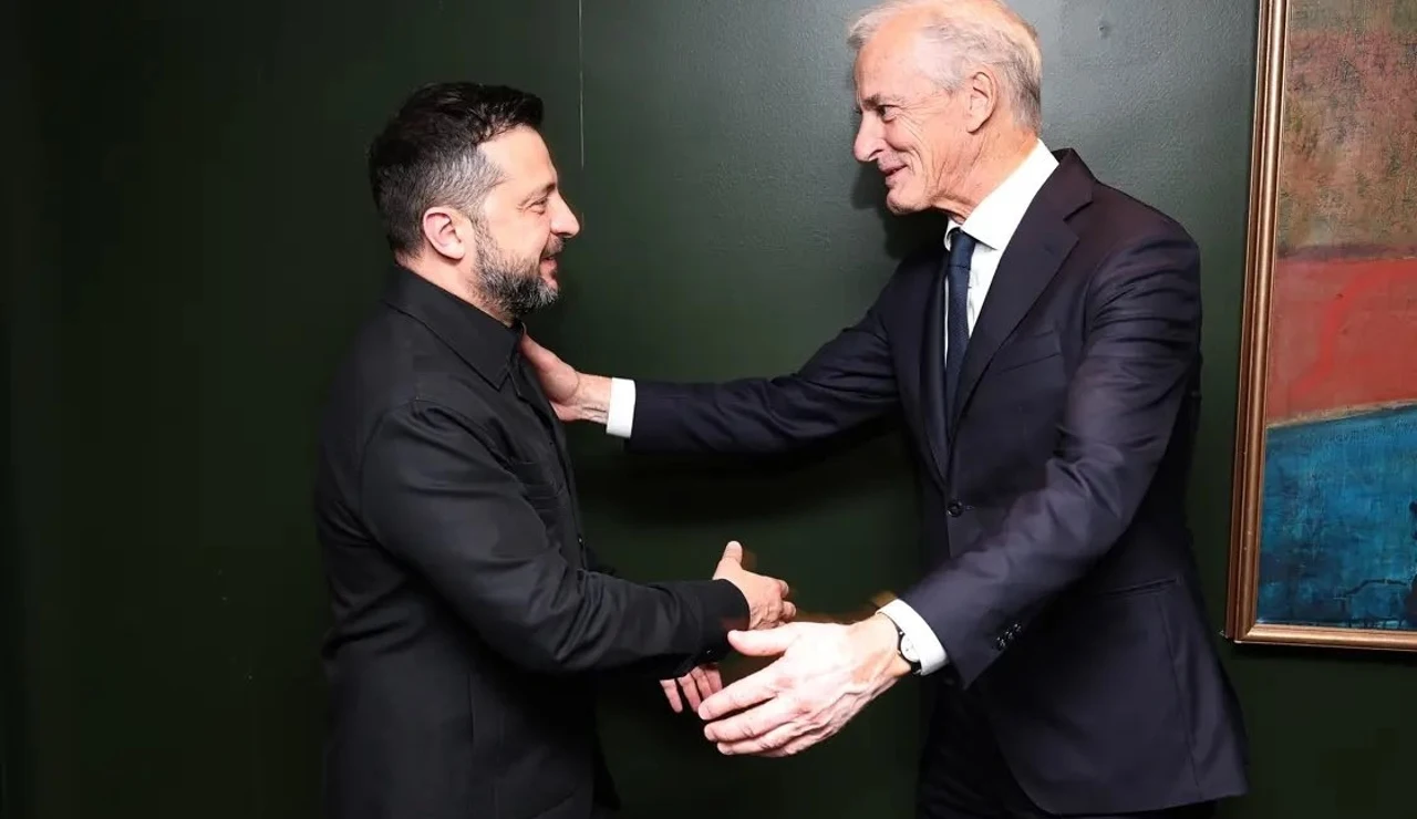 El presidente de Ucrania, Volodimir Zelenski, y el primer ministro de Noruega, Jonas Gahr Store.