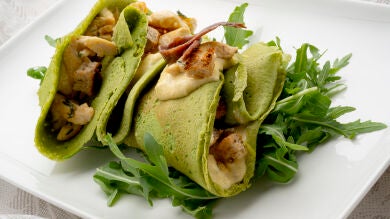 Crepes de espinacas con pollo César: La deliciosa receta de Joseba Arguiñano con Dafne Fernández