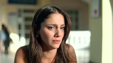 Zerrin destapa la obsesión de Demir por ella: “Está enamorado de mí y no sé cómo reaccionar” Zerrin destapa la obsesión de Demir por ella: “Está enamorado de mí y no sé cómo reaccionar”