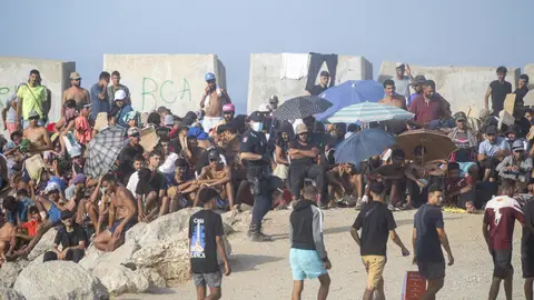 Vox pide el jueves en el Parlamento la defensa de la "soberanía española" sobre Ceuta y Melilla Vox pide el jueves en el Parlamento la defensa de la "soberanía española" sobre Ceuta y Melilla