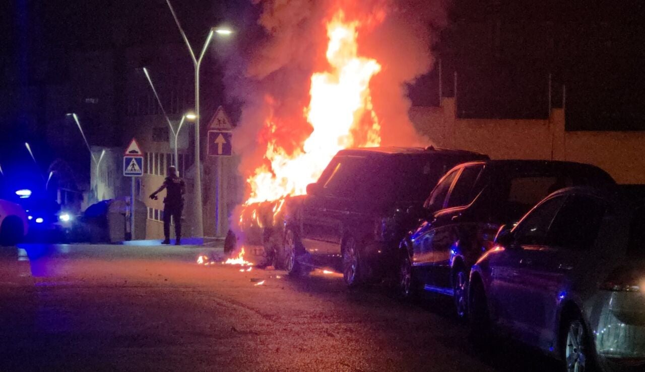 Dispositivo por el incendio de un coche en Ceuta