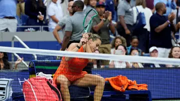 Sabalenka rompiendo la raqueta tras perder la final del US Open Sabalenka rompiendo la raqueta tras perder la final del US Open