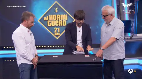 El impresionante homenaje de Luis Piedrahita a Juan Tamariz: "Este juego se salta las tres normas de la magia" El impresionante homenaje de Luis Piedrahita a Juan Tamariz: "Este juego se salta las tres normas de la magia"