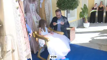Ely, la niña de seis años que cumplió su sueño de convertirse en princesa Ely, la niña de seis años que cumplió su sueño de convertirse en princesa